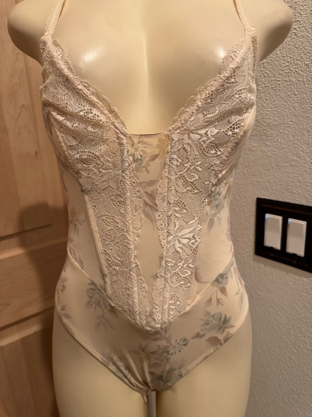 Delicate LaPerla Lace Floral Bodysuit - Cream Pastel Sz 3. 36A